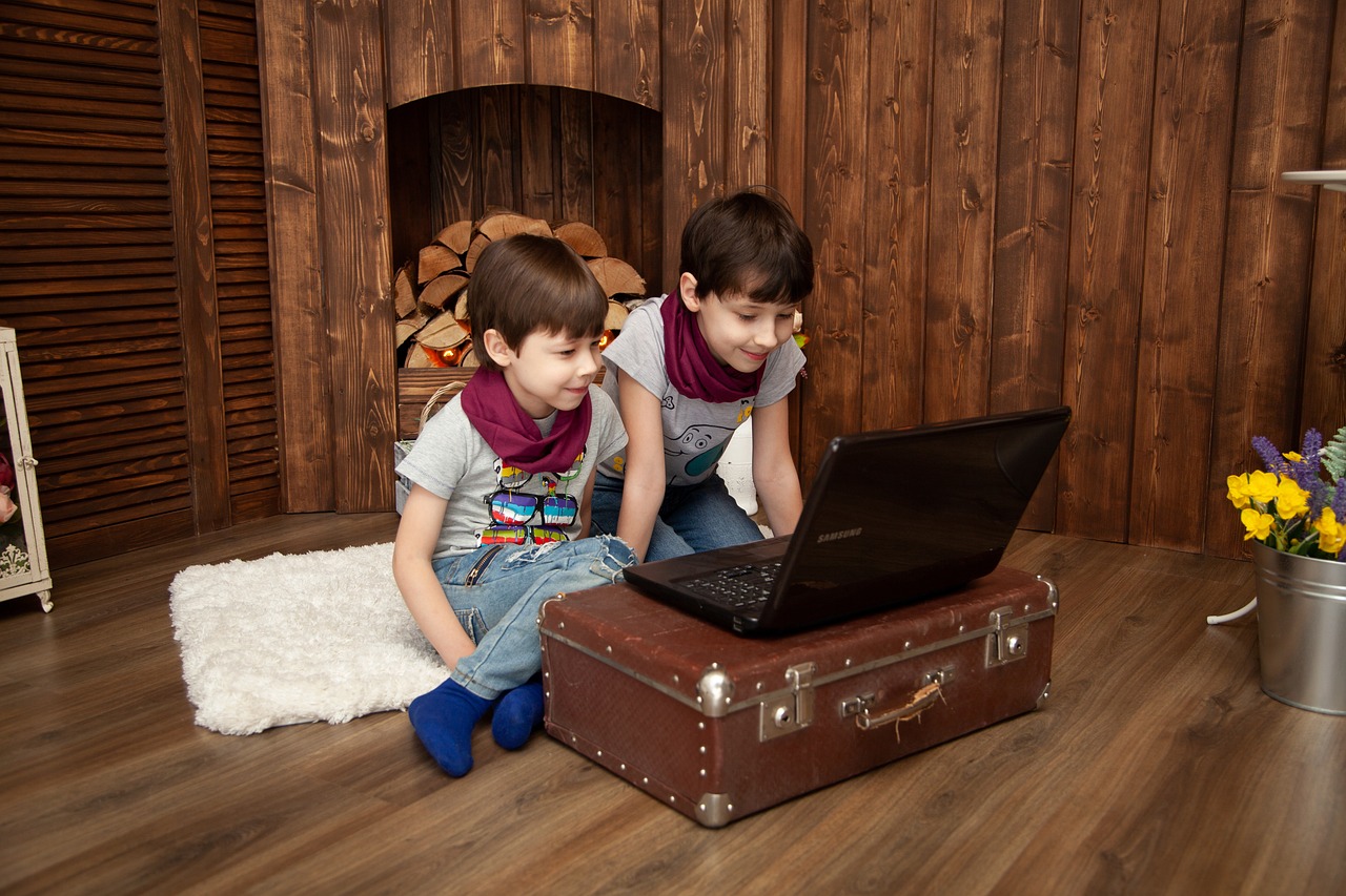 Kids, entertainment, notebook — Internet Casinos - Earn Money Online Collecting Top Bonuses